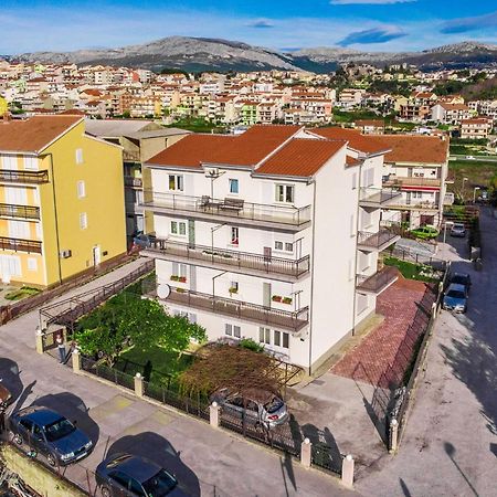 Apartments Mihael Сплит Экстерьер фото