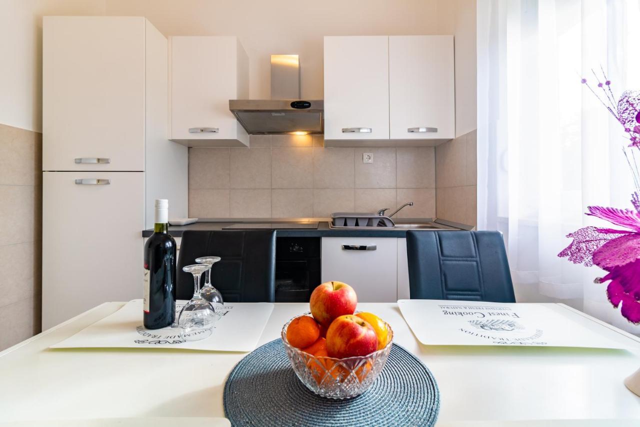 Apartments Mihael Сплит Экстерьер фото
